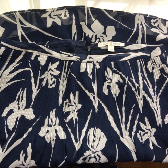 Floral Tommy Hilfiger skirt - Picture 2 of 4